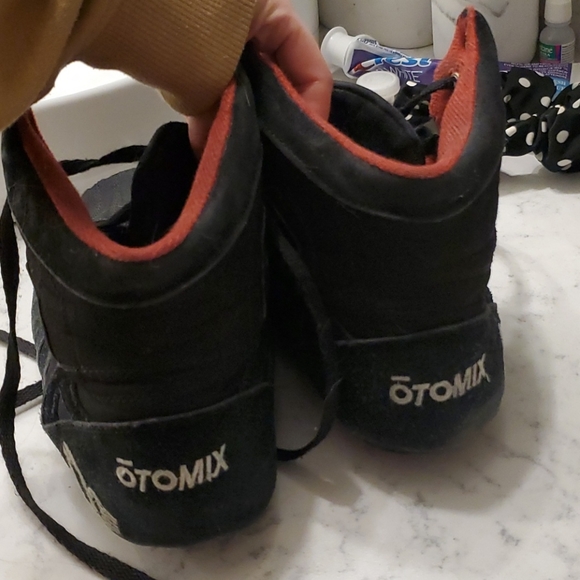 Shoes - Picture 3 of 3